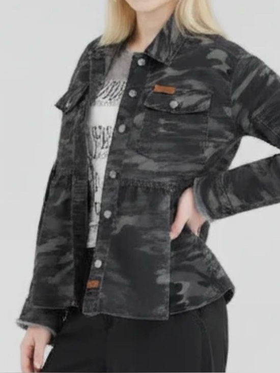 Mystree Jackets & Blazers - NWT Mystree Camouflage Button-Front Peplum Top size small #1267